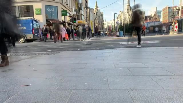 Low Shutter / Strobe Motion example
